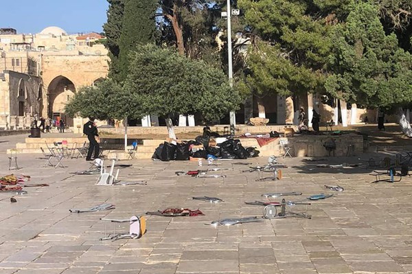 تعرض نظامیان صهیونیست به نمازگزاران فلسطینی در مسجدالاقصی