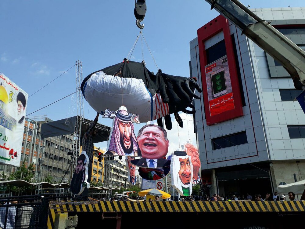 ماکت موشکی که وحشت اسرائیل را برانگیخت/«در قدس نماز می خوانیم»