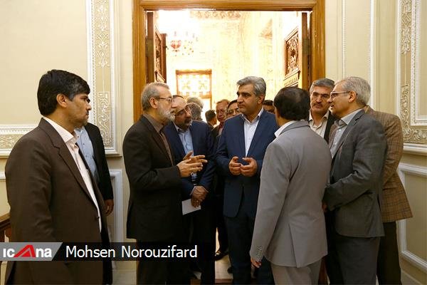 گلایه‌های لاریجانی: شرایط کشور برای تولید سخت شده است نه دلالی