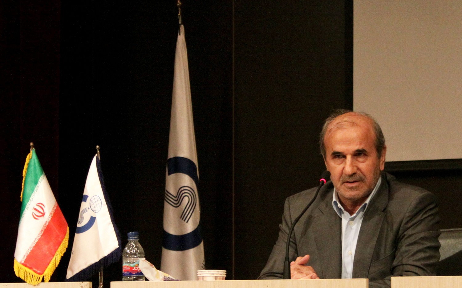 بعید است ایران و آمریکا شروط یکدیگر برای مذاکره را بپذیرند، اما تلاش‌های مکرون برای مذاکره مستقیم میان تهران و واشنگتن، باید جدی تلقی شود / گفتگو لزوما به معنای حصول توافق نیست / احتمال مذاکرات میان ایران و آمریکا قبل از ۲۰۲۰ غیرممکن نیست / روسیه و چین نمی‌توانند پاسخ‌گوی نیازهای ایران باشند لذا اروپا نباید مورد اغفال قرار گیرد