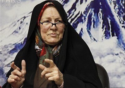 روایت دختر آیت‌الله طالقانی از فوت پدرش، جمله عجیب روی سنگ قبر، ماجرای تخریب شهر نو و ...