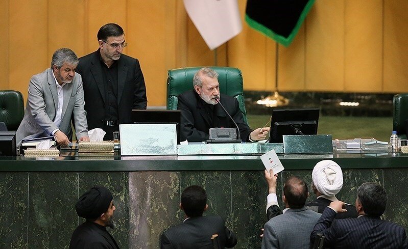 تخریب و گستاخی هنر نیست/ برخوردهای چکشی در مجلس به جامعه اشاعه می‌یابد