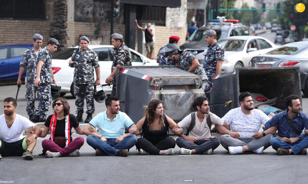 زنجیره انسانی ۱۷۰ کیلومتری در لبنان + تصاویر