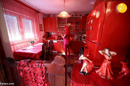 وسواس شدید یک زن به رنگ قرمز