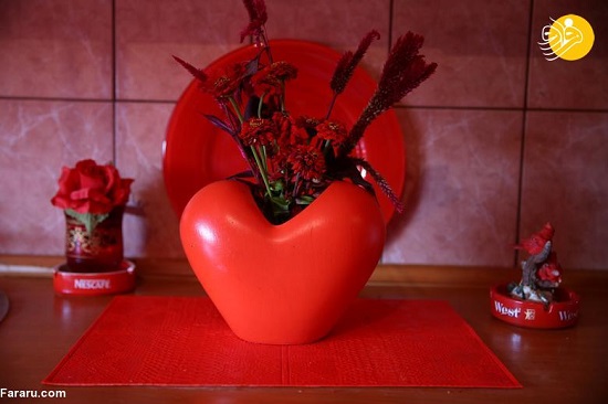 وسواس شدید یک زن به رنگ قرمز