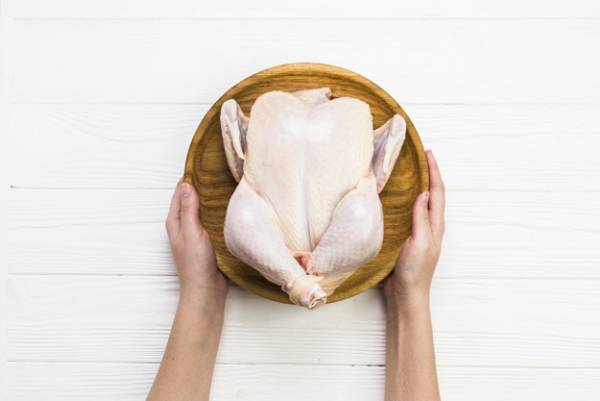 شستن مرغ قبل از فریز میکروب در مرغ