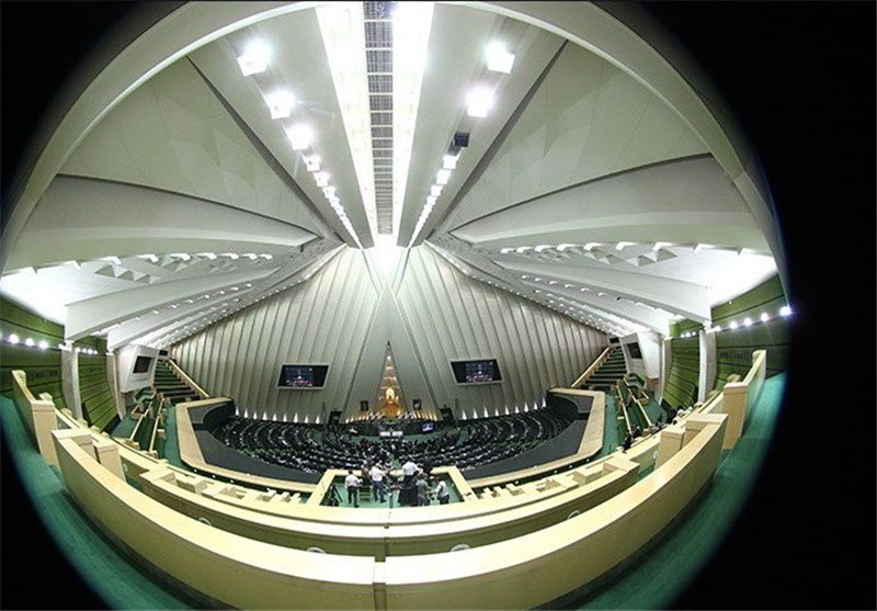 سایه اعتراضاتِ بنزینی بر پارلمان /مجلسی‌ها به دنبال یک قربانی