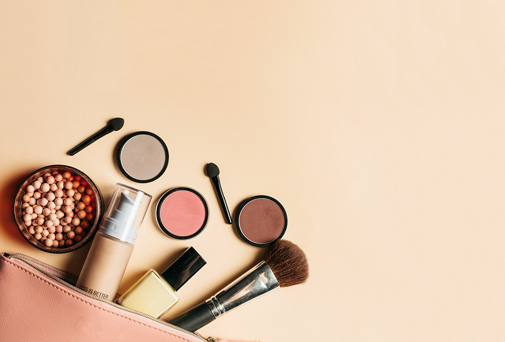 عوارض استفاده از مواد آرایشی