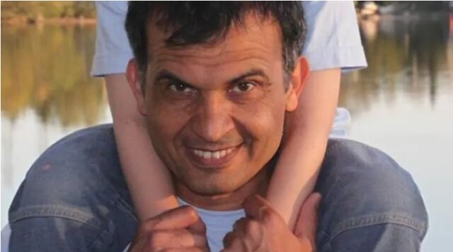 پایین آوردن پرچم دانشگاه "کارلتون" در احترام به دانشجویان قربانی سانحه هواپیما