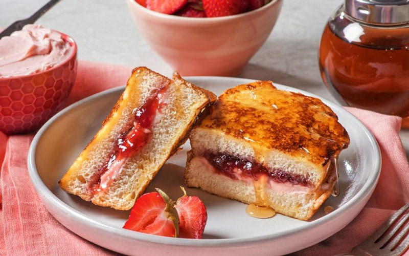 نان تست کره‌ای با مربا – انگلستان