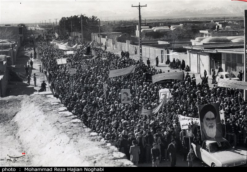 تصاویر دیده نشده از تظاهرات مردم گناباد در دوران انقلاب اسلامی+ تصاویر