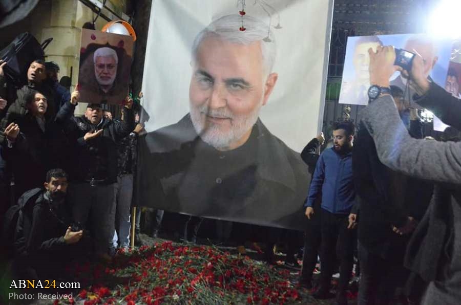 تجمع مردم ترکیه مقابل سرکنسولگری ایران در استانبول در محکومیت ترور سردار سلیمانی