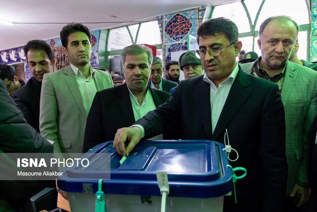 مشارکت مردم البرز در انتخابات + عکس