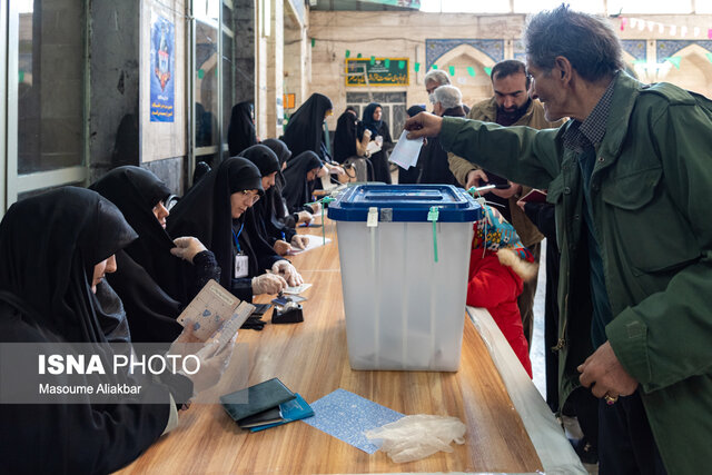 مشارکت مردم البرز در انتخابات + عکس