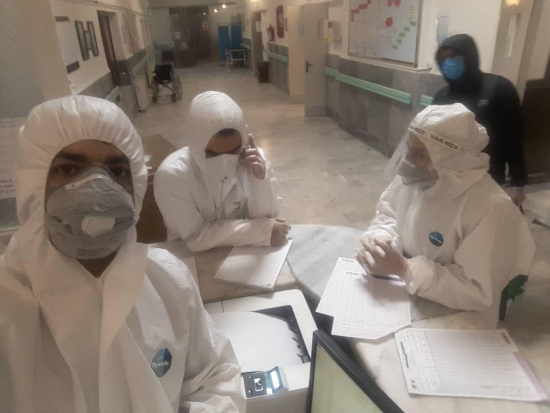 سلفی‌های پزشکان با لباس‌های ضد کرونا