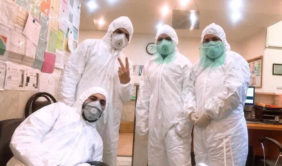سلفی‌های پزشکان با لباس‌های ضد کرونا