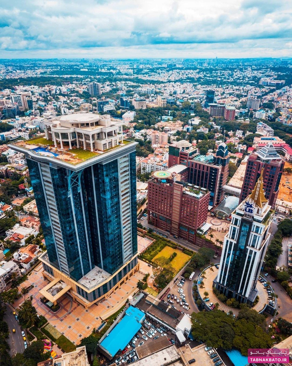 ساخت خانه شبیه کاخ سفید روی پشت‌بام