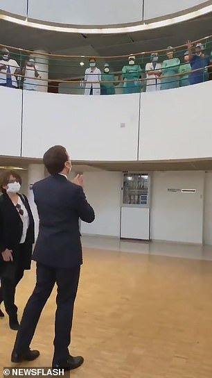 رئیس جمهوری که از مردم دلجویی کرد و ایستاده برای کادر درمان کف زد / عکس