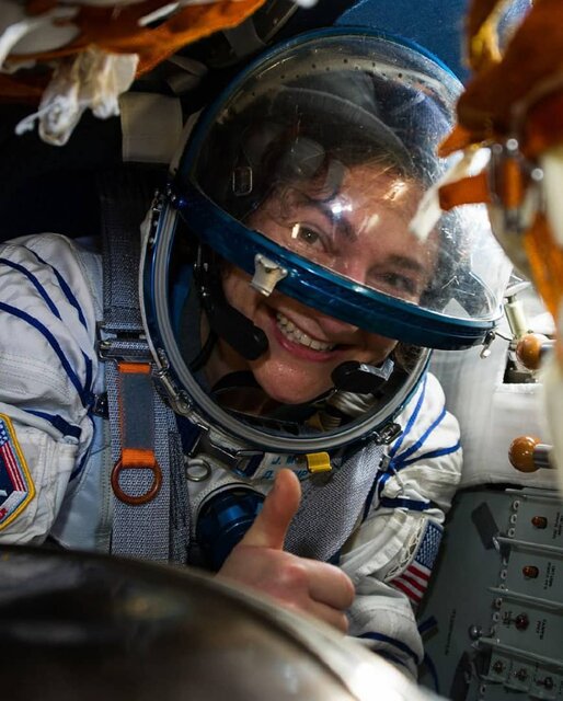 تصاویری جالب از لحظه فرود فضانوردان به زمین