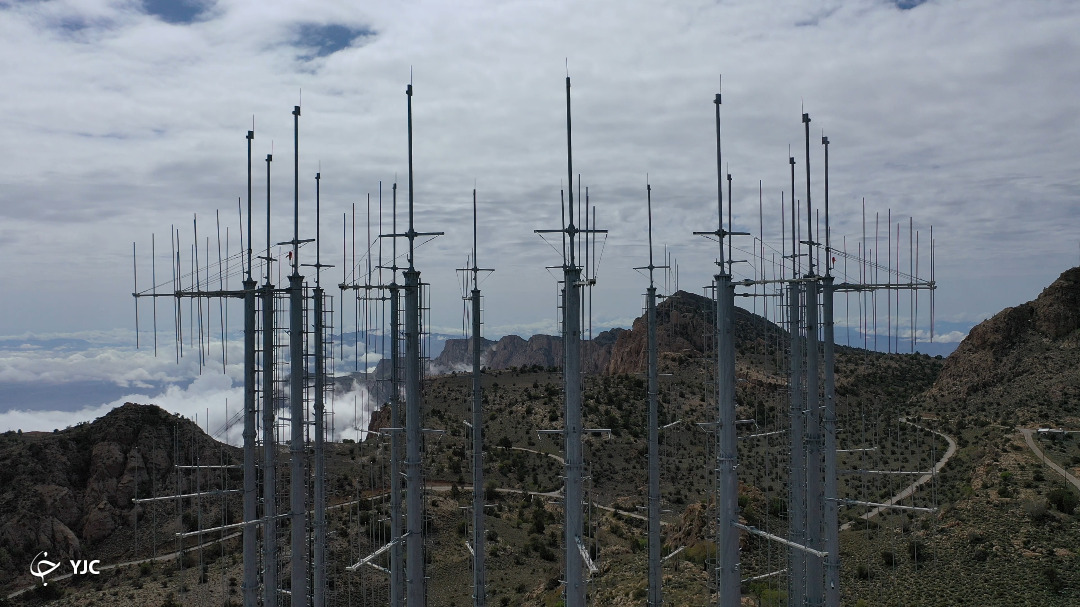 رونمایی از رادار‌های بومی خلیج فارس و مراقب با حضور فرمانده کل ارتش