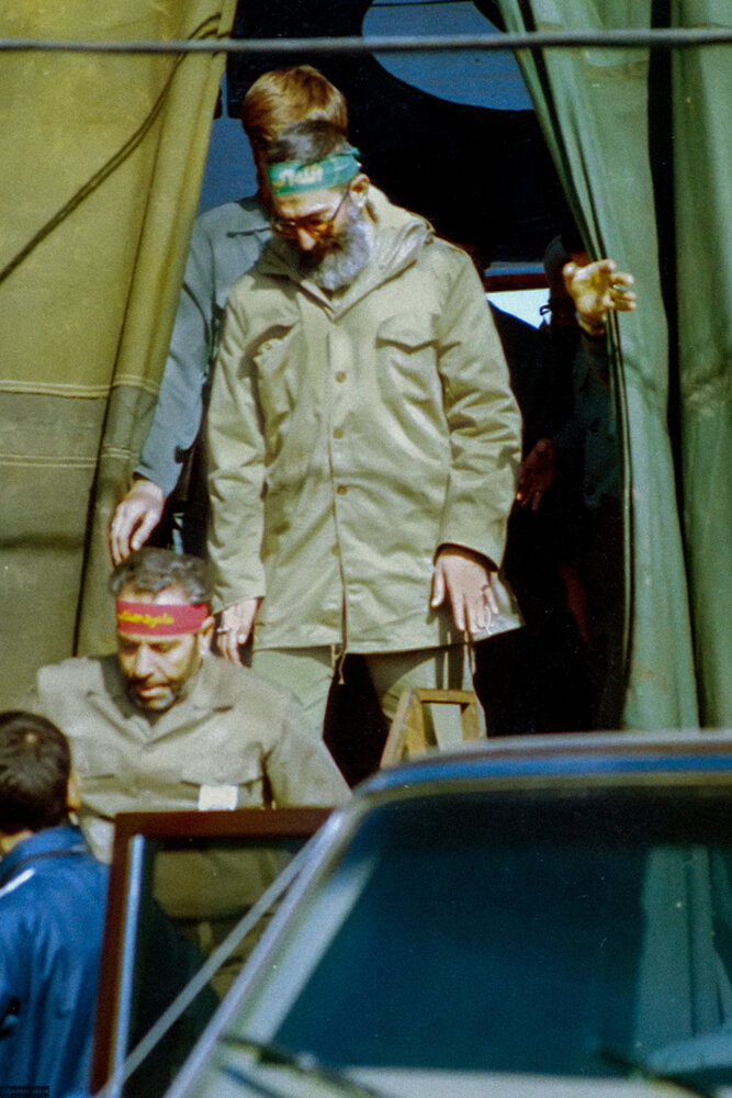 چند عکس کمتر دیده شده از رهبر انقلاب با پوشش نظامی