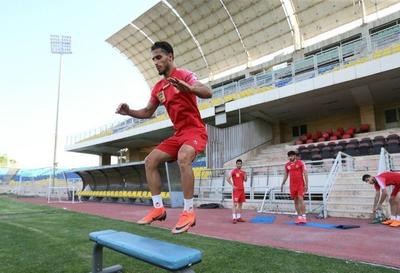 مهاجم پرسپولیس علیه شایعه کرونا/عکس