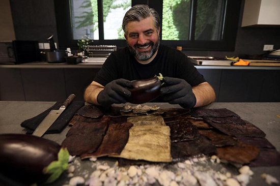 ماسک‌های چرمی از پوست بادمجان