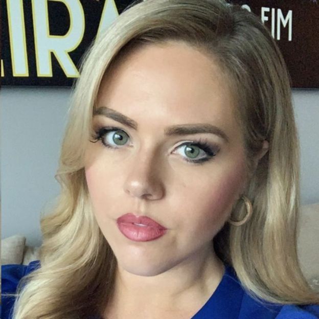 بیننده تلویزیون حین تماشای برنامه متوجه سرطان مجری شد!