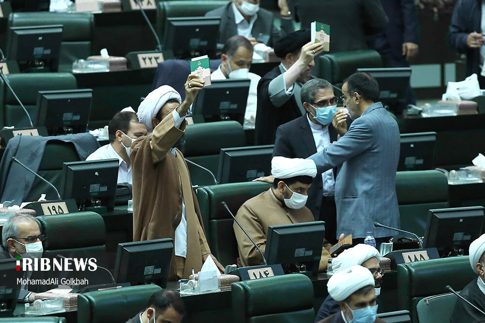 تذکر به قالیباف از تریبون باز مجلس: نمی‌توانید نظر شخصی بدهید