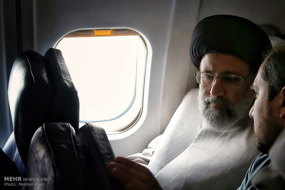 سايت حامي دولت: محبوبيت رئيسي بالاي ۵۰ درصد است