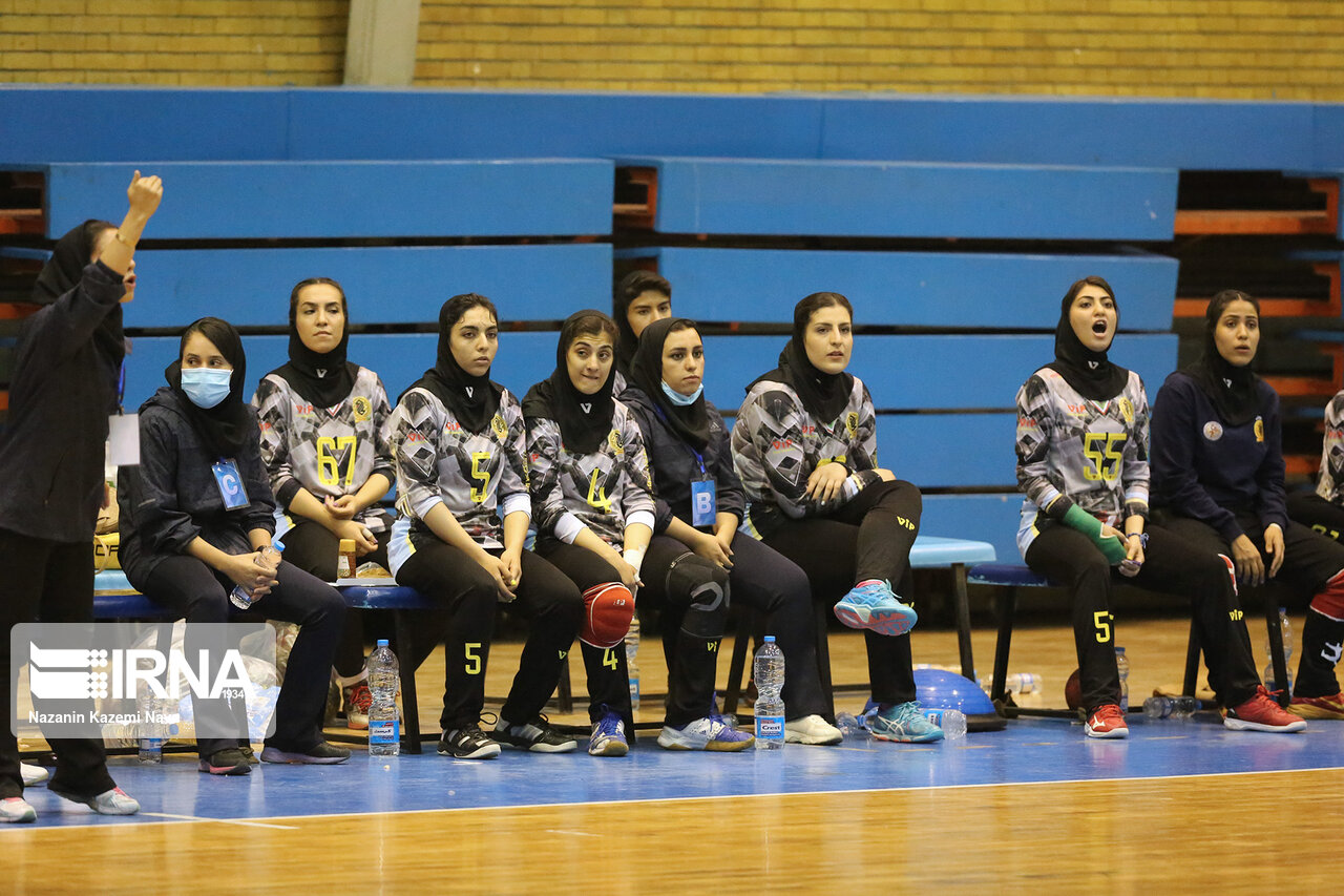 تصاویر: دیدار تیم های هندبال پرسپولیس بهبهان و کربنات فیروزآباد
