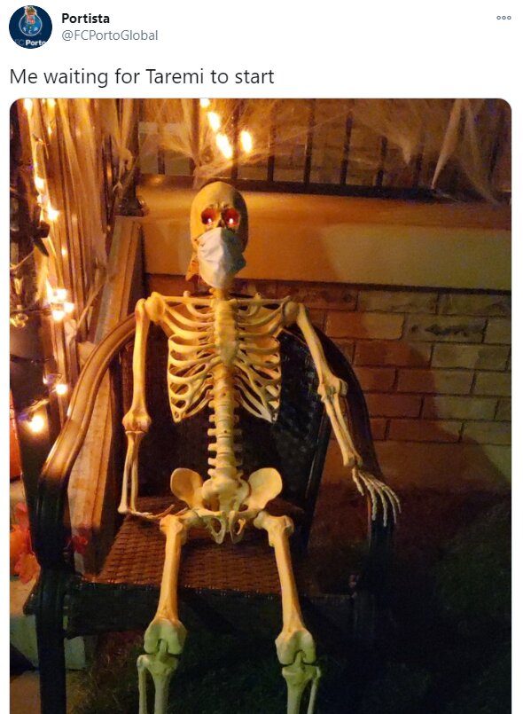 هواداران پورتو در انتظار بازی کردن طارمی اسکلت شدند!/عکس