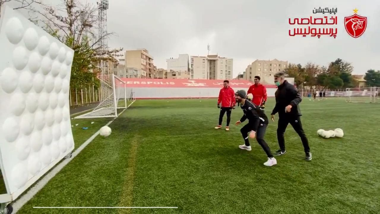 نوراللهی در پرسپولیس دروازه‌بان شد/ عکس