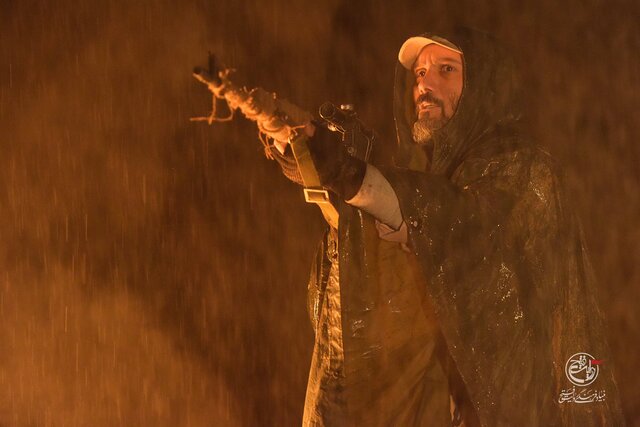 کامبیز دیرباز در نقش شهید زرین؛ برترین تک‌تیرانداز تاریخ معاصر