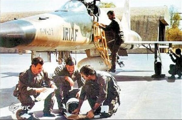 این خلبان ارتش، جنگنده را با موتور خاموش به زمین نشاند/ تصاویر