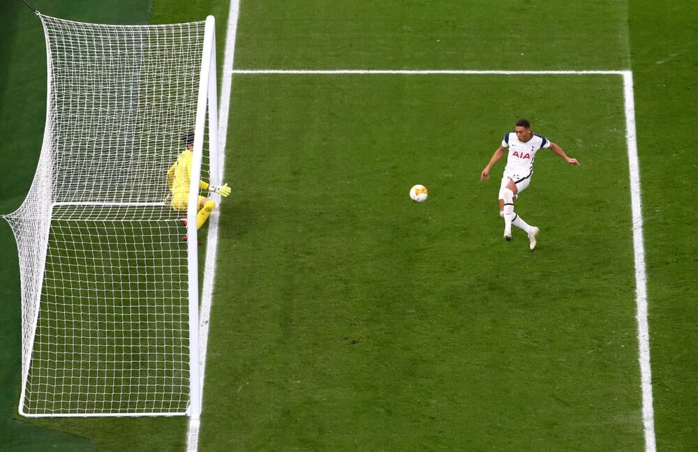 تیر دروازه با علی بیرو دوست نبود/ عکس