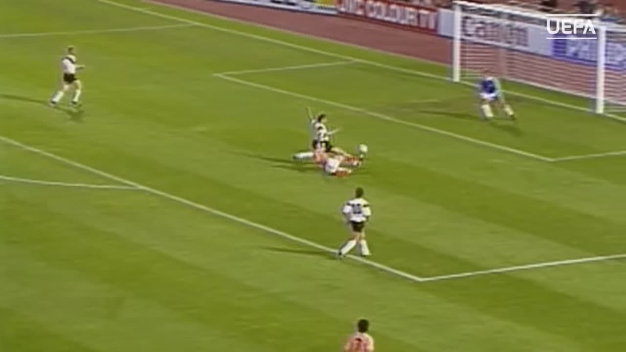 کپی تمیز طارمی از گل تاریخی فان باستن/ عکس