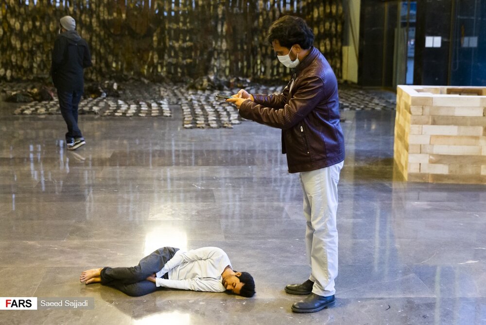 جالب‌ترین مجسمه این روزهای تالار وحدت/ عکس