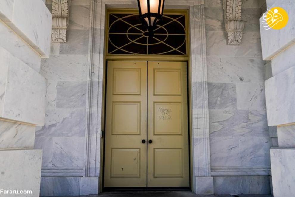 وضعیت کنگره آمریکا پس از حمله هواداران ترامپ/ تصاویر‌