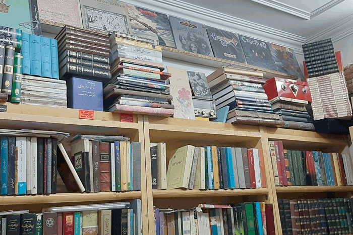 گشتی در پاساژ محبوب کتاب‌خوان‌های پایتخت/ اینجا بهشت کتابخوان‌هاست