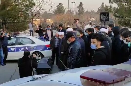 مراسم خاکسپاری علی انصاریان/ حضور دایی، کریمی و کاپیتان استقلال/ اقامه نماز به امامت شیخ حسین انصاریان/ عکس