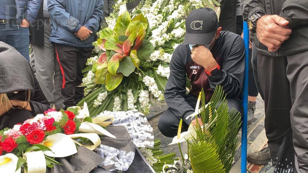 اشک یحیی و پرسپولیسی‌ها بر مزار میناوند و انصاریان/عکس