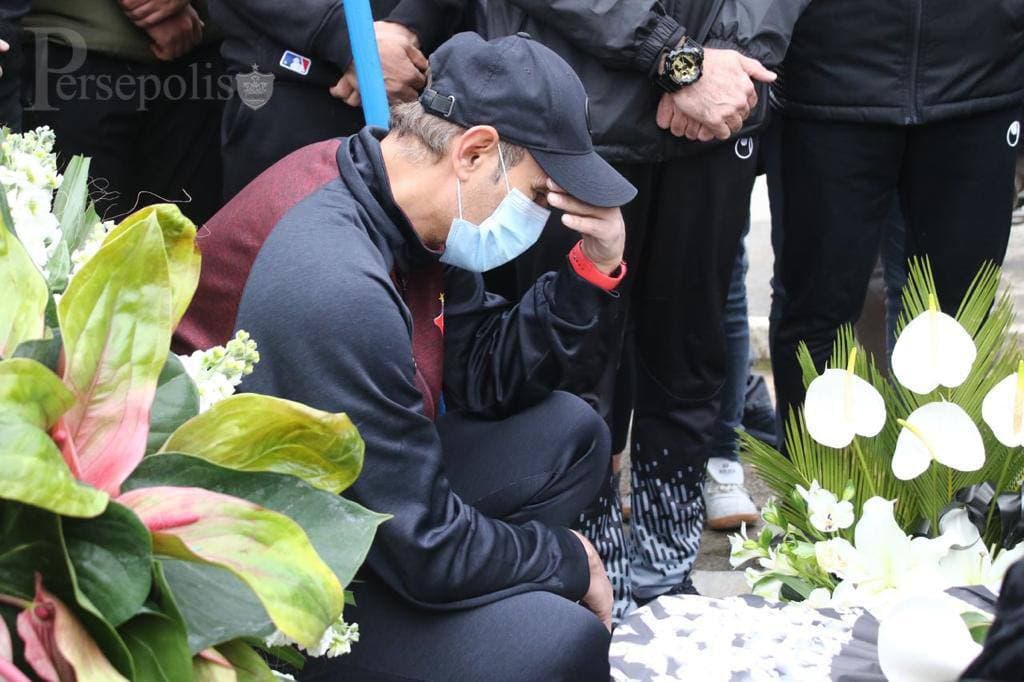 اشک یحیی و پرسپولیسی‌ها بر مزار میناوند و انصاریان/عکس