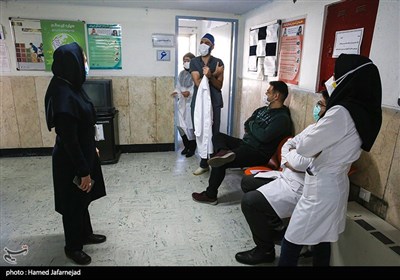 واکسیناسیون کادر درمان و مدافعان سلامت بیمارستان رسول اکرم(ص)علیه ویروس کرونا کووید ۱۹