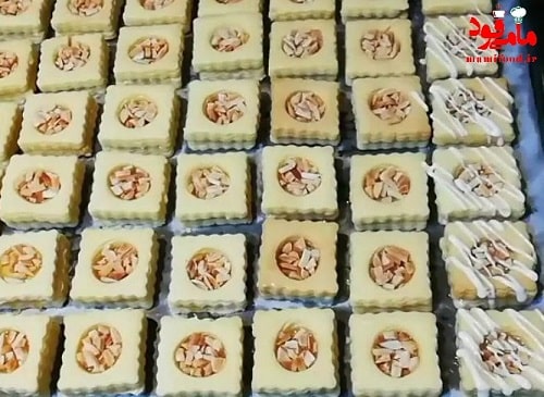 شیرینی عسلی بادامی مغز دار