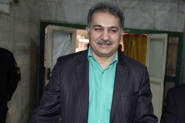 به عزیزی خادم بابت انتخابش در فوتسال تسلیت میگویم/ این فاجعه است