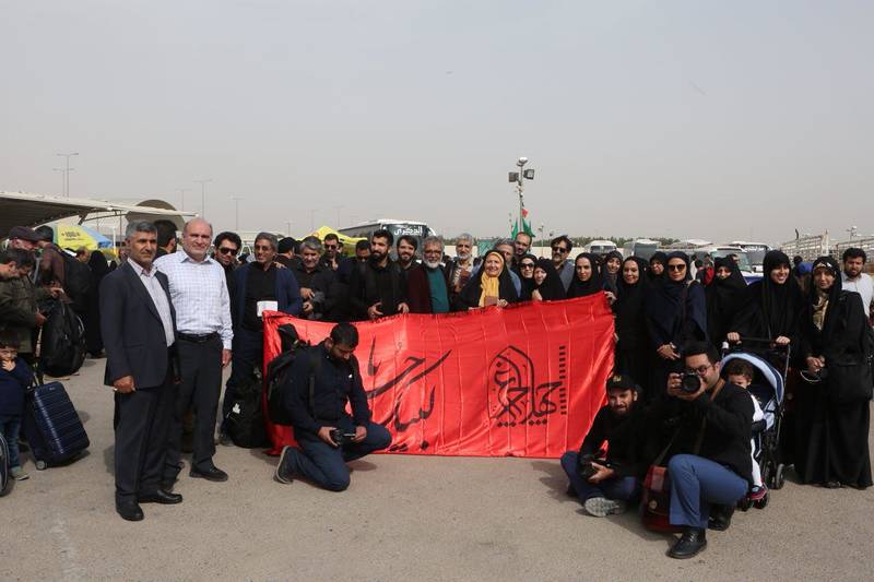 حضور کاروان هنرمندان حسینی در کربلا +عکس