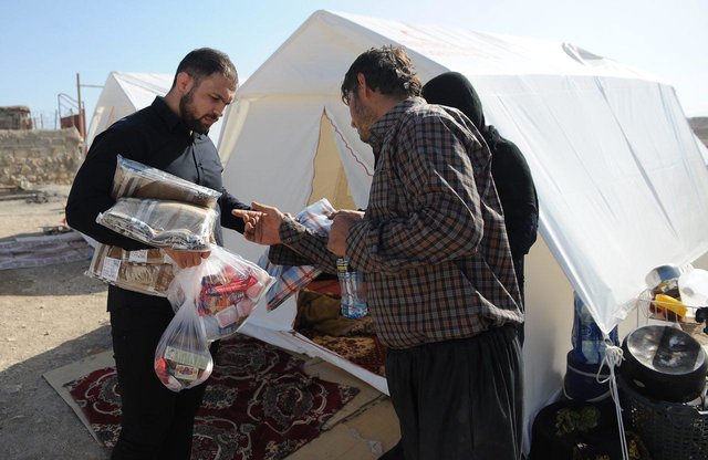 حسن یزدانی: تا آخر در کنار مردم زلزله زده خواهیم بود