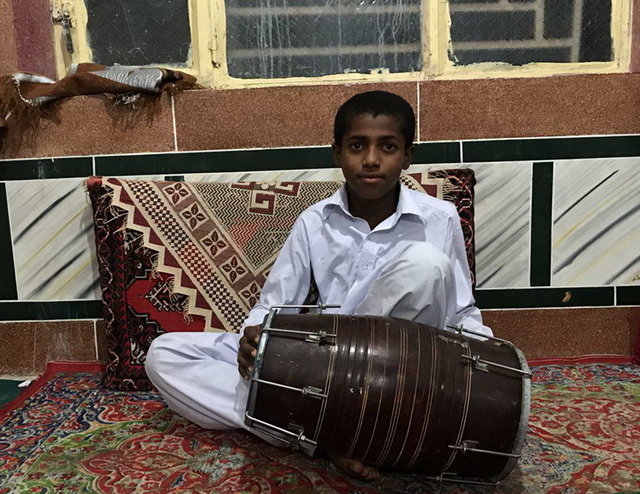 پسرهای اینجا زود مَرد می‌شوند