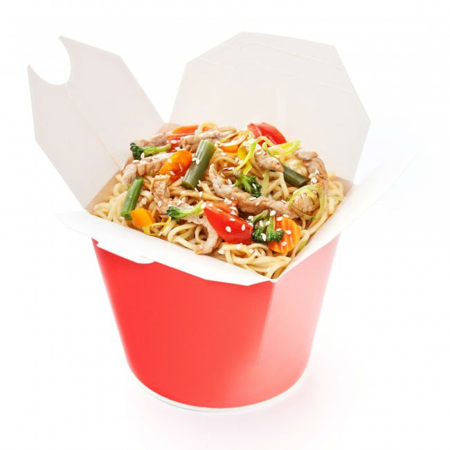 ۹ چیزی که هیچگاه نباید در داخل مایکروویو قرار دهید